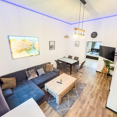 #221 Moderne City Wohnung Im Herzen Von نيوس المظهر الخارجي الصورة