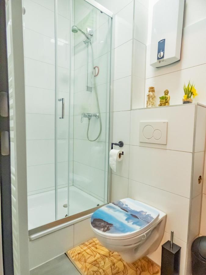 #221 Moderne City Wohnung Im Herzen Von نيوس المظهر الخارجي الصورة