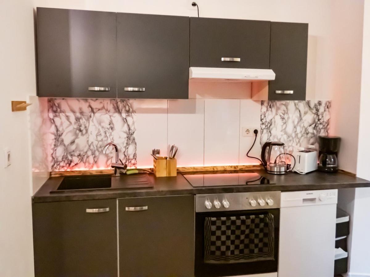 #221 Moderne City Wohnung Im Herzen Von نيوس المظهر الخارجي الصورة